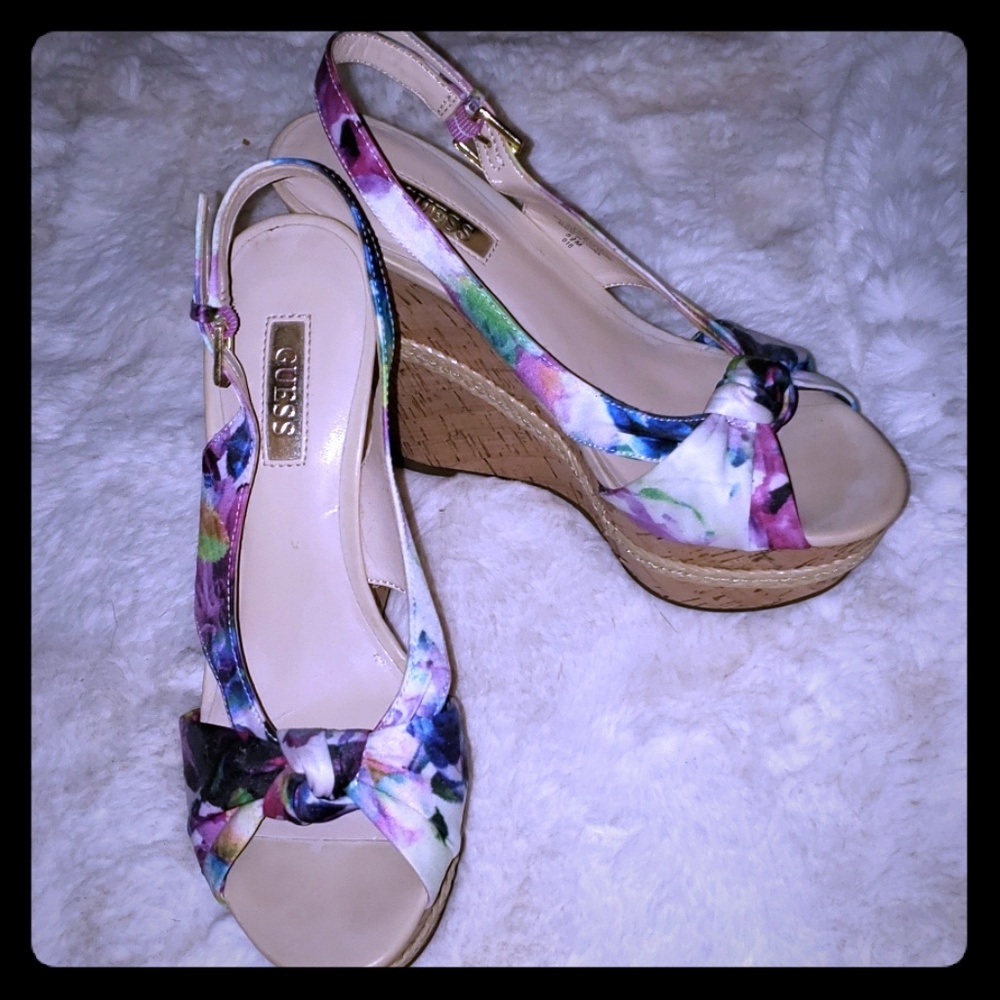 Guess floral wedges